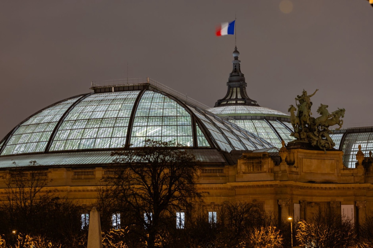 L'Assemblée nationale française à Paris, représentant les enjeux politiques.