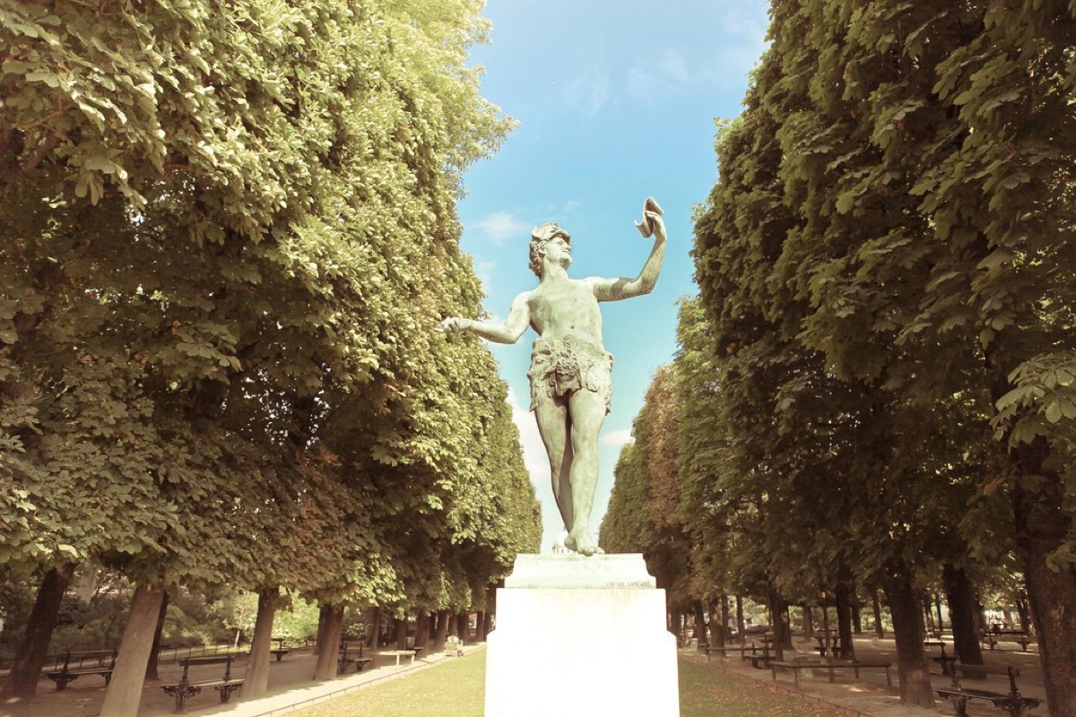 monumenti iconici di Parigi, la Torre Eiffel e il Louvre