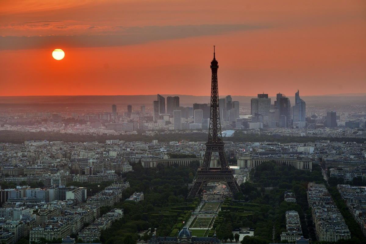torre eiffel al crepussente