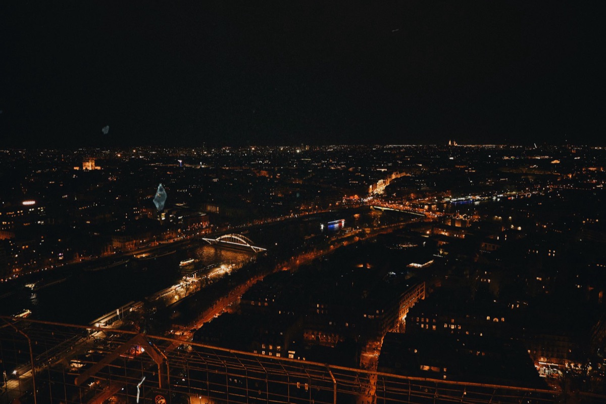 torre eiffel noite
