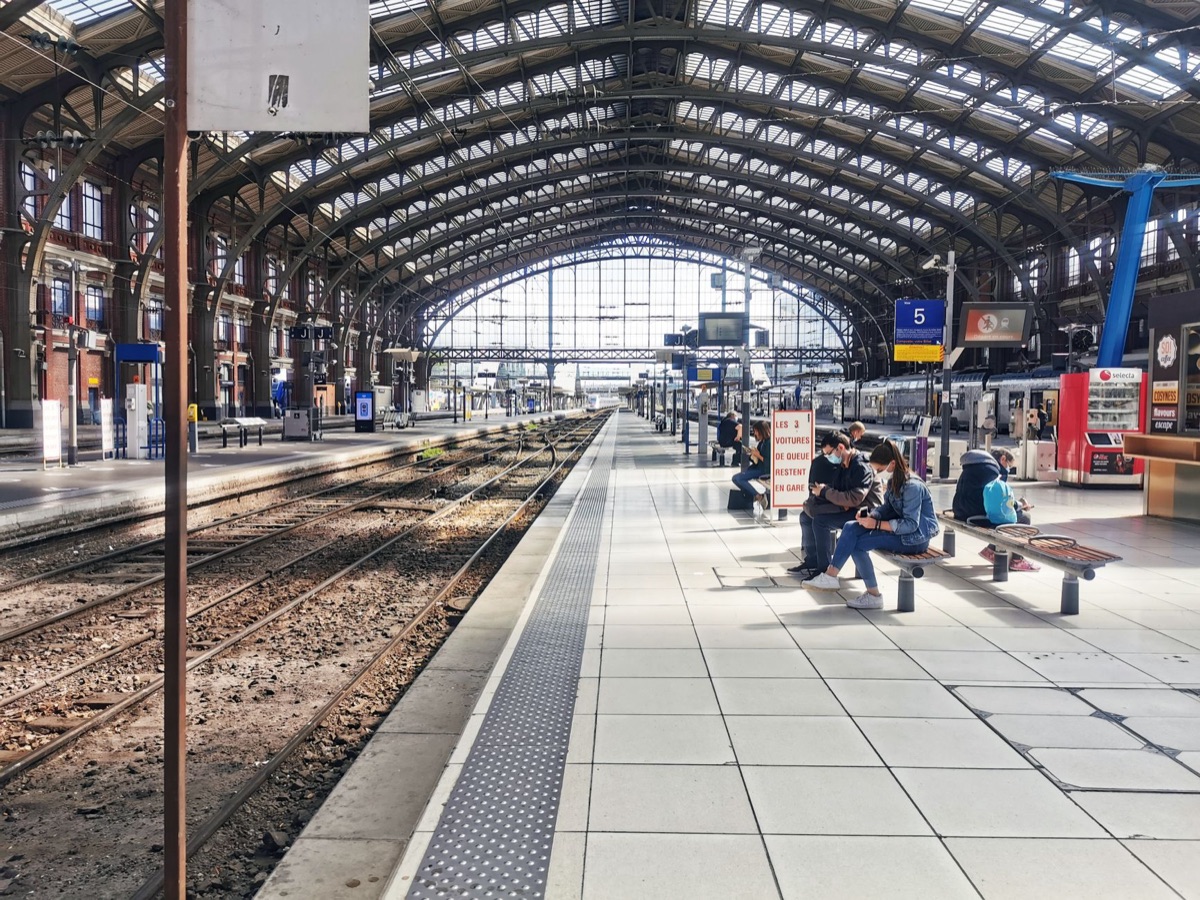 Un immigré français à la gare