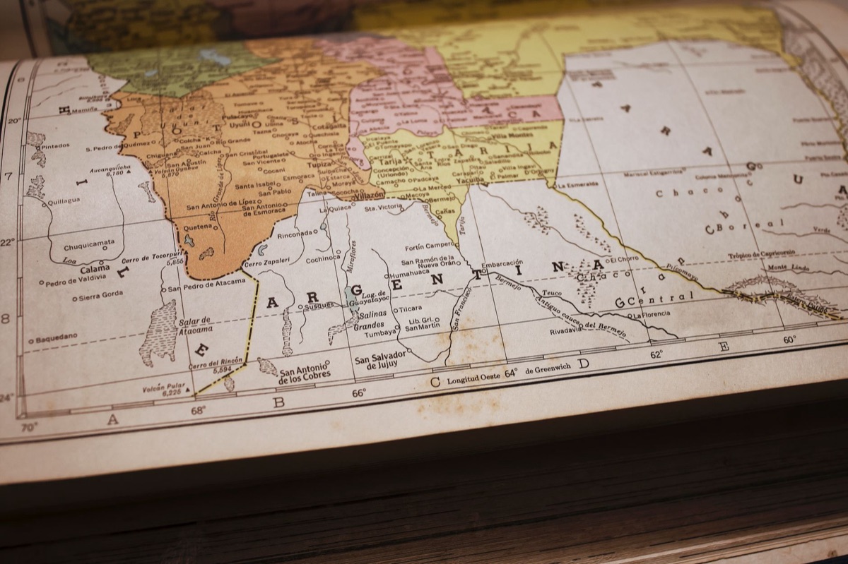 una mappa coloniale francese con annotazioni in francese
