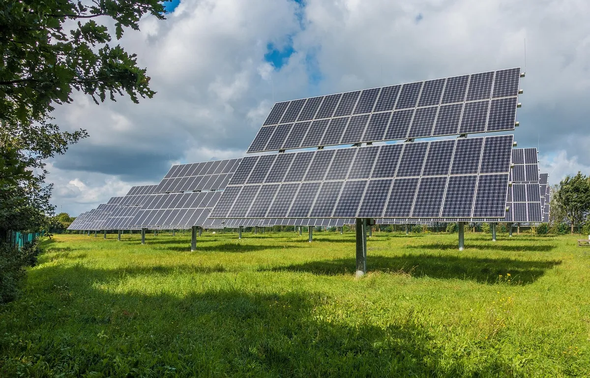 太陽光発電システム、太陽、太陽エネルギー、太陽電池、発電、再生可能エネルギー、電力生成、太陽電場、電池、電圧、電流